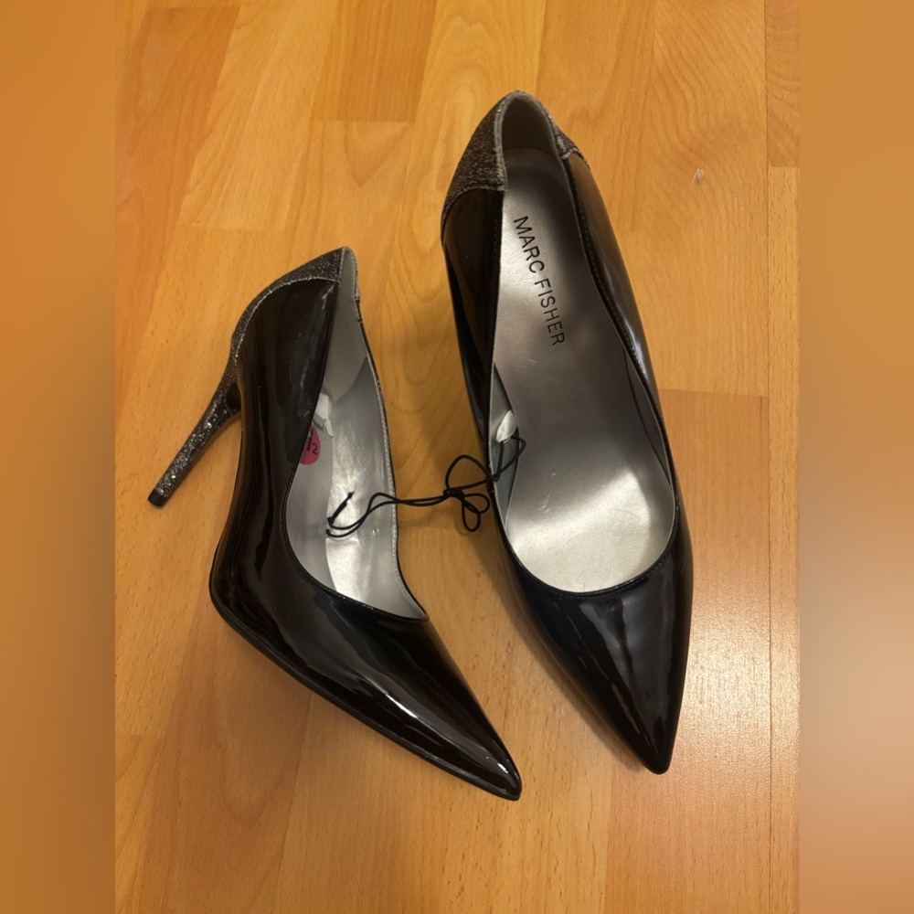 NEW Marc Fisher Black pointed Toe Glitter Pump Patent Leather